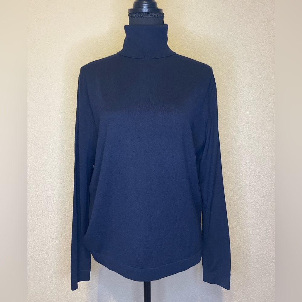 NWOT Neiman Marcus Cashmere Navy Sweater, size XL